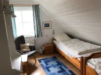 Sunny spacious. DHH, 3 bedrooms, 6 pers., NR, WLan, close to the beach, washer + dryer