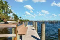 Newly Renovated - 1 Block from the Beach, Walk to Bars, Restaurants & Shopping!