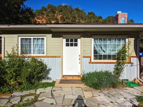 The Garden House of Downtown Manitou Springs, Colorado