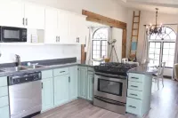 Red Fern Hotel - Eclectic Getaway 2 bedroom Hotels in Ottumwa