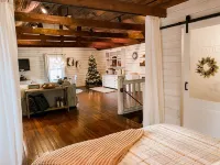 Loft two story with first floor workout room, WIFI, complete cottage to yourself