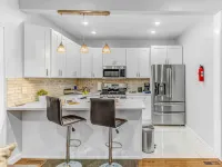 Modern 2BHK - 15 mins bus ride to Time Square, NYC Hotels in West New York