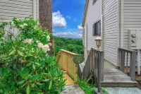 Modern Condo Located in the Resort Village of Seven Devils. Great Views!