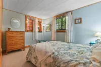 Sunny Point Lake Wallenpaupack Lakefront  with Private Dock - 4 Bedroom Sleeps 9
