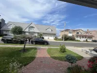 4 Bedroom House with Pool and Backyard on Bayside.