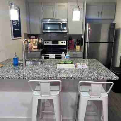 Cozy 1BR Retreat - 15min to Midtown ATL - 1mi to Truist Park - Free Parking Others
