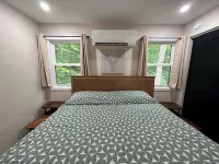 Pet friendly shipping container home. Located close to the parks and winery.