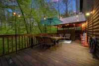 Romantic Couple's Cabin in Excellent Location! Hot Tub+Fire Pit, Dogs OK w/ Fee