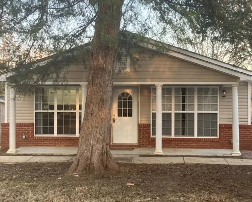 Cozy 1-bedroom house in charming West Point with AC, WiFi 克萊縣酒店