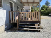 Creekside Beach House Getaway-- 3 blocks from beach!