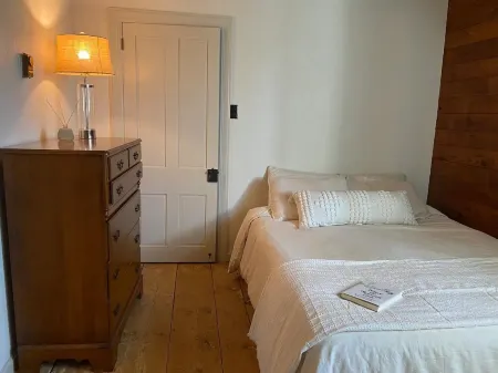 Winery & Vineyard Mill with 1000+ acres of hiking. Farm with Goats & Horses