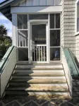 Renovated Luxury home Sumner’s Crescent Walk to Mikes Bites, E. Beach & Shoal’s