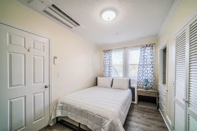 Renovated 1-bedroom apartment in Downtown Falmouth Located Right on Main Street