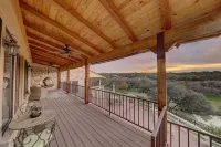 "The Cliff House" Riverfront with incredible views! Sleeps 18!