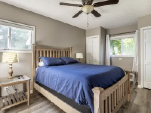 Lakeside Cottage w/ Spacious Multi-level Deck and Outdoor Living Space Hotels in Carroll County