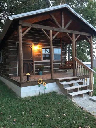 Two Furnished Cabins Minutes from Patoka Lake and French Lick. Book 1 or 2