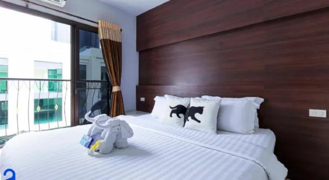 ห้องดีลักซ์ เตียงใหญ่ 1 เตียง