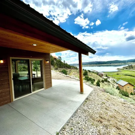 New Rental. Sleeps 8. Family Getaway with Great Views of Panguitch Lake & Sunset