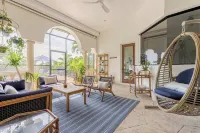 Luxurious Villa with Pool, Close to Sanibel Island