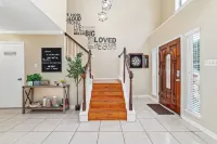 Stafford Hay-Day Farmhouse, 5 Bedrooms with Pool Table and Covered Private Pool