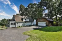 Whole House, Scenic Post and Beam Home Overlooking Canandaigua Lake! Sleeps 10