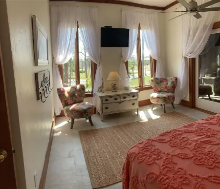 Bayfront 6 bedr 4 baths sleeps 13 porches elevator dock ocean 5 min walk