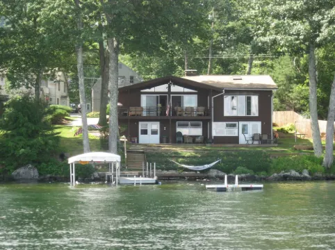 Lake Winnipesaukee Waterfront! Family Friendly, Amazing View, HotTub,Kayaks+more Hotels in Alton