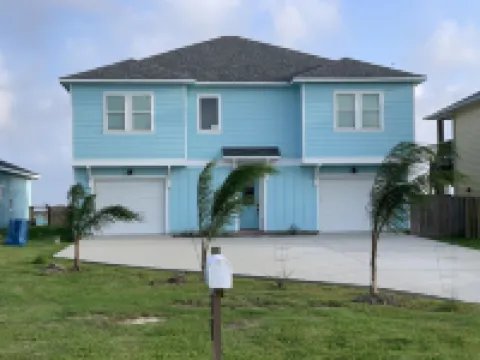 Sea Breeze Cove-waterfront-rooms with views, dock with fish