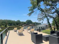 Luxury Lakefront @ Cedar Creek. Private luxury heated pool and Hot Tub!