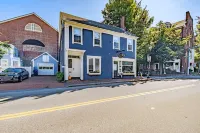 Beautiful rental with private roof deck のホテル