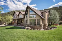 Luxury Mountain Home with Gorgeous Mountain Views and Hot Tub, Near Skiing!