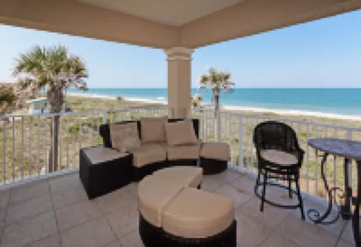 Gorgeous Oceanfront 3Bedroom Away From The Hustle and Bustle - Strand
