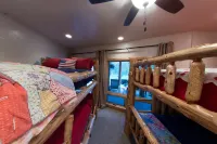 Family-Friendly, Very Private, Trout Pond, Hot Tub, 40 Acres In National Forest Hoteles en South Lawrence