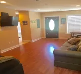 4Br/2Ba Beachview home, delightful ocean view, sandy beaches, 7 beds (sleeps 13)