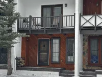 Ski-in/Ski-Out, Steps to Lifts, 1 Block to Downtown, Updated & Clean Hotels in Red River