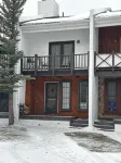 Red River Getaway-Ski in Ski Out, Perfect location, Updated and Clean, Sleeps 12