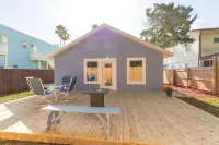NEWLY RENOVATED DOG FRIENDLY BEACH HOUSE WITH FENCED IN YARD 1 BLOCK TO BEACH