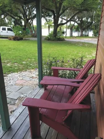 Delightful Riverfront One Bedroom Cottage w/ boat dock-End of  Summer Specials!! Отели в г. Роузленд