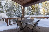 Spacious, private house in Big Sky with mountain views. Hot tub & close to town!