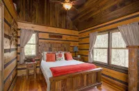 Paradise at the Rivers Edge! A Private Waterfront Log Cabin,snow ski/fish nearby