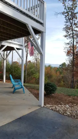 Peaceful Mountain Home. Near Downtown Asheville. Best Views. All New Everything!