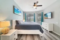 Magical 5 bedroom villa, extended pool deck and movie theatre room near Disney