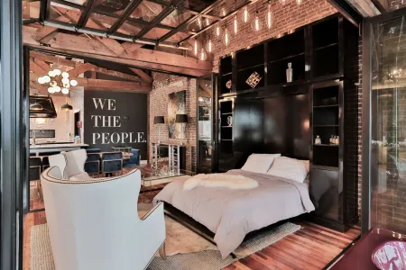 Bottled in Bond: Transportation Available/Center of Bourbon Trail/ Hgtv Location