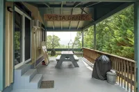 3-bedroom cabin with BEAUTIFUL views - 28 minutes from Shenandoah National Park