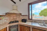 Single villa with wonderful private pool and great outdoor area