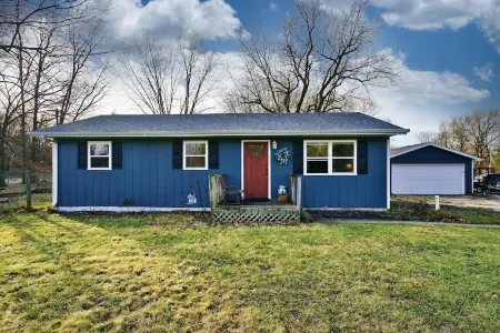 Cozy Home Near 231 with Open Living & Full Kitchen