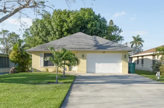 3/2 Beach House Close to Beach: Kid and Pet Friendly!
