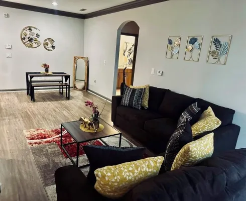 "Relax in Style":Charming 2-Bed,2-Bath Getaway Perfect for Families of Couples!