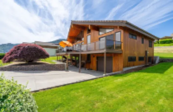 Sunrise Chalet at Wapato Point, Sleeps 12, Half Block to Sandy Beach Waterfront