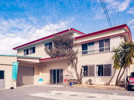 Guesthouse Simone Отели рядом с достопримечательностью «Seaside Base ARARI シーサイドベース安良里 グランピング»